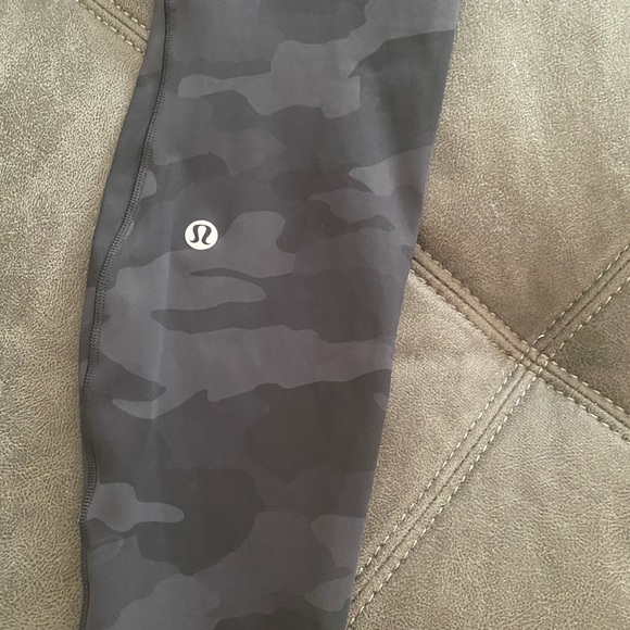 EUC Lululemon Fast & Free Camo leggings 4 - Picture 6 of 8